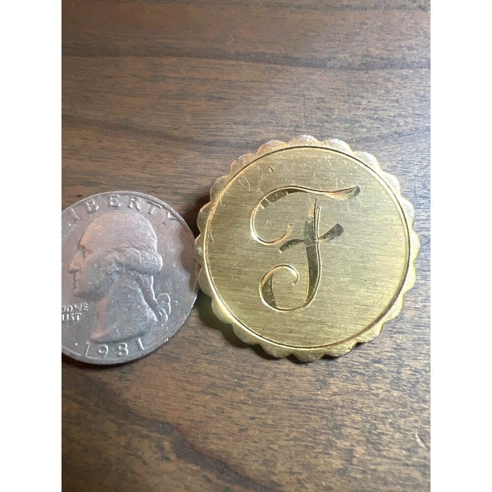 F Monogram Vintage Brooch Gold Tone Elegant Scalloped Edges Circle Round 1” - Picture 3 of 7